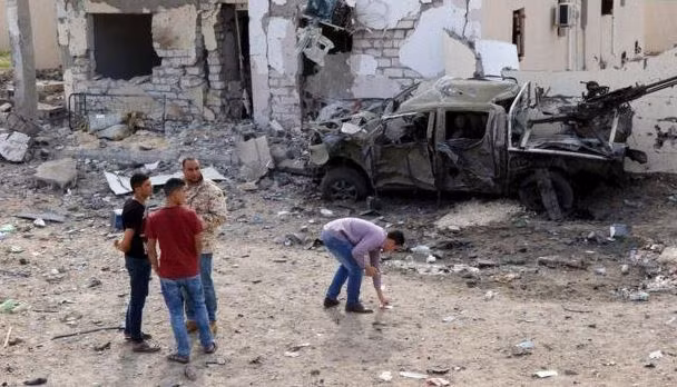 Libya vẫn cứ hỗn loạn và hoang tàn sau khi Đại tá Gaddafi bị lật đổ, ảnh: Reuters.