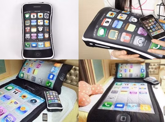 4. iPhone gối ôm Gối ôm iCushion được thiết kế như chiếc iPhone thứ thiệt. Ngoài việc đem lại cảm giác mềm mại và thoải mái cho người dùng, iCushion có thêm một ngăn để nhét iPhone vào. Thật thú vị nếu bạn xài thêm bộ chăn ga iPhone trong phòng ngủ. Sản phẩm đang bán rất chạy và hầu hết khách hàng là người trẻ tuổi.