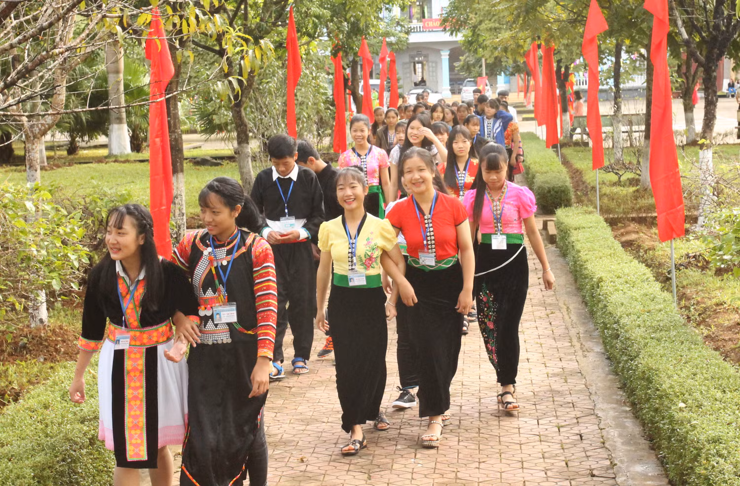 ad3312e4e0cd347c669439dd9921907fIMG_0954vui-mung-tuu-truong (1).jpg