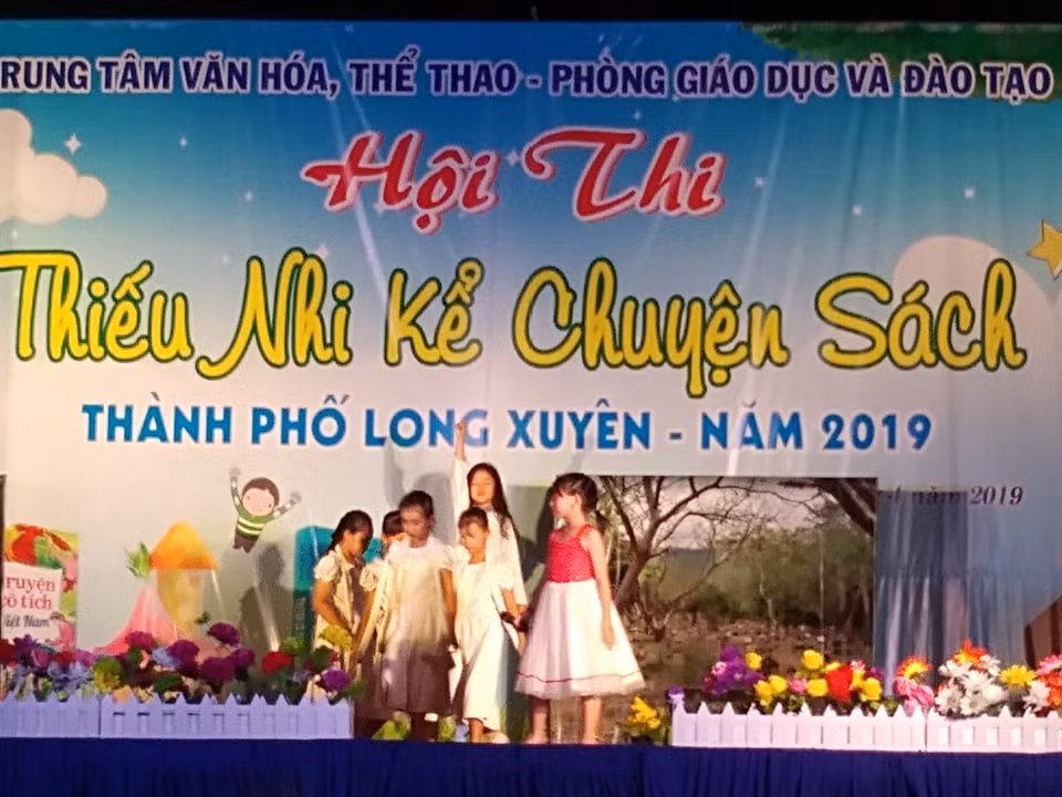Tiết mục minh họa về câu chuyện Người anh hùng đất đỏ Võ Thị Sáu (Ảnh: Văn Khánh)