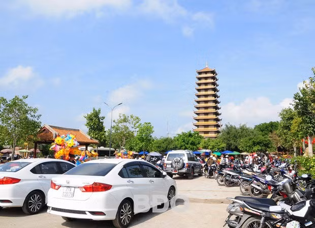 Sau Tết, những dòng người nườm nượp vui xuân. (Ảnh minh họa: baobinhdinh.com.vn) Sau Tết, những dòng người nườm nượp vui xuân. (Ảnh minh họa: baobinhdinh.com.vn)