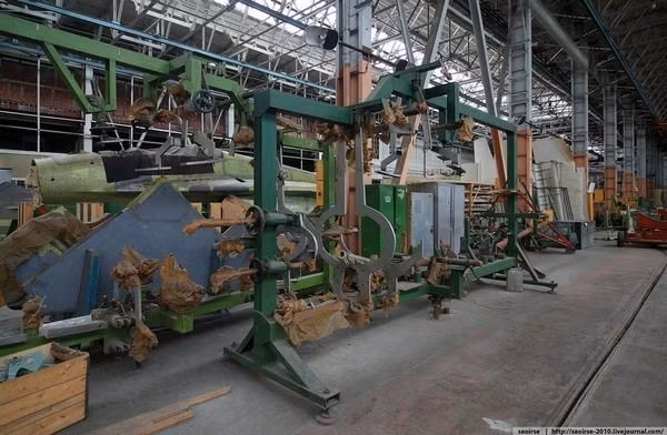 Bên trong xưởng sản xuất máy bay quân sự của Nga