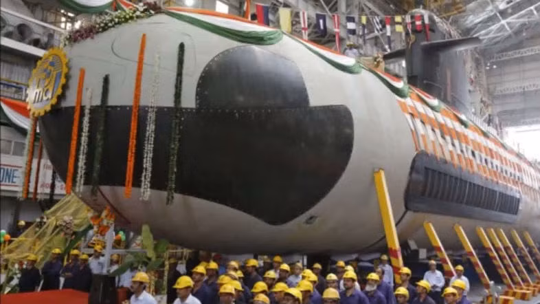Tàu ngầm thông thường INS Kalvari lớp Scorpene Ấn Độ hạ thủy ngày 6 tháng 4 năm 2015