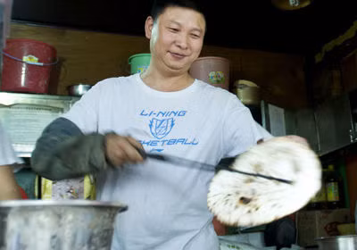 Thành thục với món bánh truyền thống của Chiết Giang.