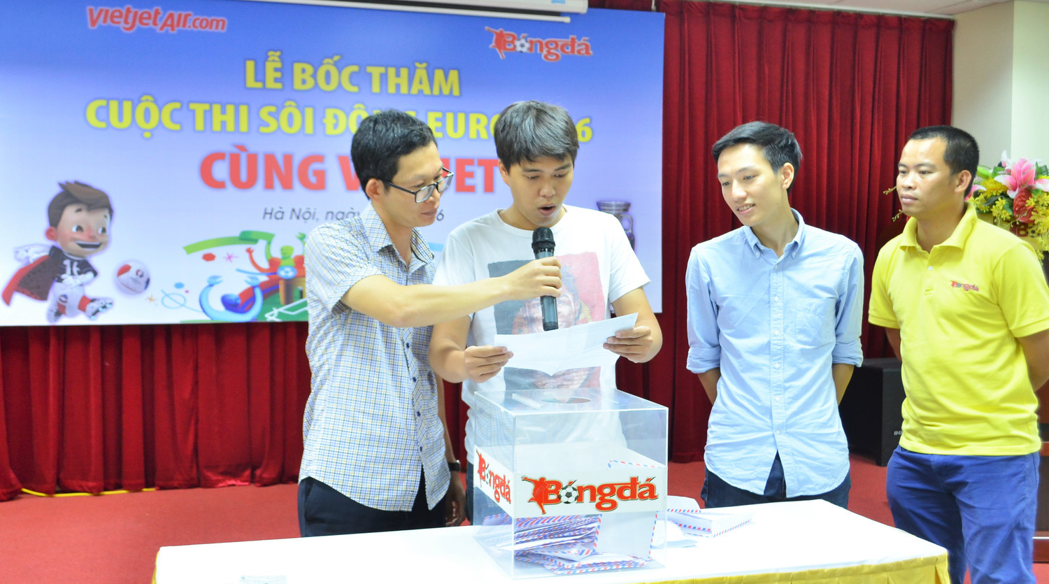 Bốc thăm công khai độc giả may mắn trúng thưởng