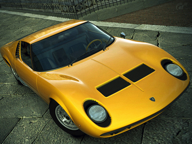 Vài năm sau khi 350 GT ra đời và gặt hái được nhiều thành công, Ferrari lại cho ra mắt mẫu xe Miura, chiếc xe gây ấn tượng mạnh với thiết kế đột phá mang tính cách mạng, động cơ mạnh mẽ cùng những công nghệ tiên tiến đương thời, Lamborghini Miura là chiếc ôtô đầu tiên trên thế giới hội tụ đầy đủ phẩm chất của một siêu xe.
