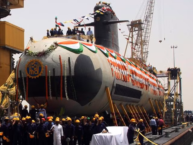 Ngày 6 tháng 4 năm 2015, Ấn Độ hạ thủy tàu ngầm lớp Scorpene đầu tiên mang tên INS Kalvari Ngày 6 tháng 4 năm 2015, Ấn Độ hạ thủy tàu ngầm lớp Scorpene đầu tiên mang tên INS Kalvari