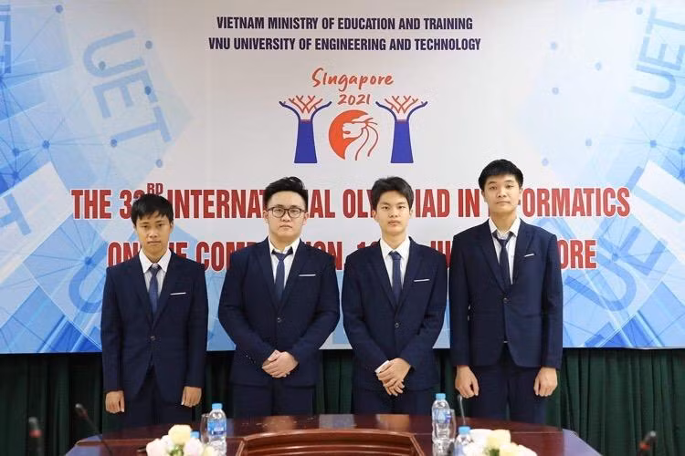Bốn thí sinh của đội tuyển quốc gia Việt Nam tham gia dự thi Olympic Tin học quốc tế năm 2021 đã đoạt 4 huy chương bạc. (ảnh: Ban tổ chức cung cấp) Bốn thí sinh của đội tuyển quốc gia Việt Nam tham gia dự thi Olympic Tin học quốc tế năm 2021 đã đoạt 4 huy chương bạc. (ảnh: Ban tổ chức cung cấp)