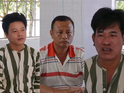 Thành (bìa trái) và Minh, Tài bị bắt giữ tại cơ quan công an