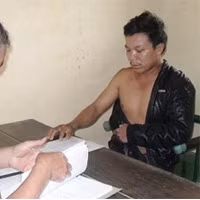 Đối tượng Nguyễn Văn Hiếu tại cơ quan điều tra (ảnh: VnMedia) Đối tượng Nguyễn Văn Hiếu tại cơ quan điều tra (ảnh: VnMedia)