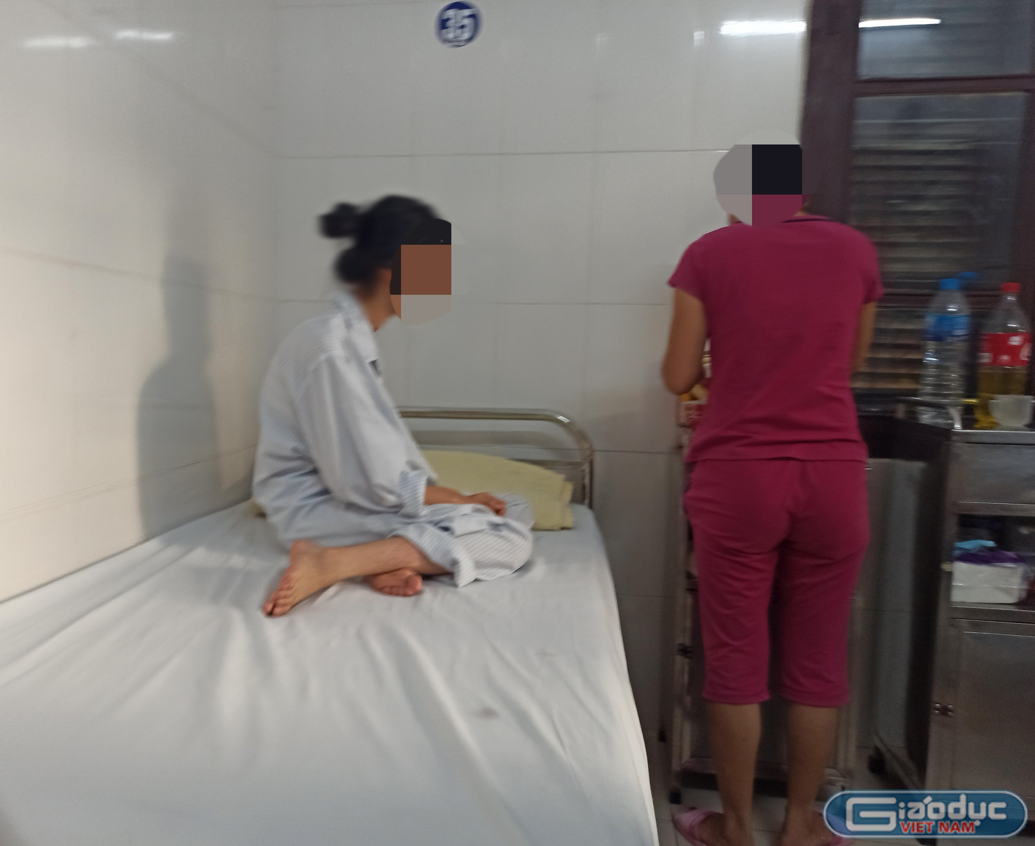 Con gái chị Y. đang được điều trị tại Viện Sức khỏe Tâm thần – Bệnh viện Bạch Mai. Ảnh: Tiến Quân Con gái chị Y. đang được điều trị tại Viện Sức khỏe Tâm thần – Bệnh viện Bạch Mai. Ảnh: Tiến Quân