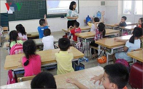 “Lớp ta hôm nay, có ai đóng tiền không?”