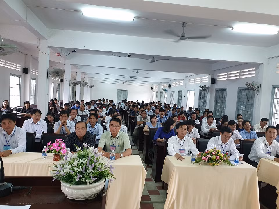 Lễ khai mạc Kỳ thi thăng hạng viên chức hành chính năm 2018 tại Kiên Giang (Ảnh kgc.edu.vn) Lễ khai mạc Kỳ thi thăng hạng viên chức hành chính năm 2018 tại Kiên Giang (Ảnh kgc.edu.vn)