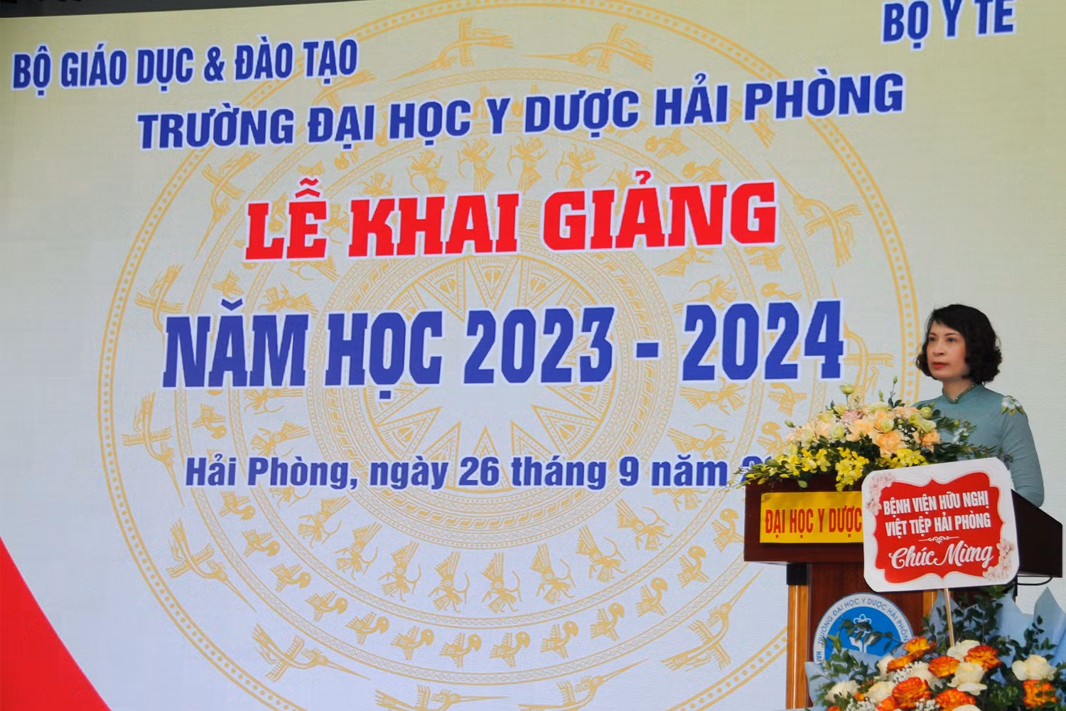 Thứ trưởng Bộ Y tế Nguyễn Thị Hương Liên phát biểu tại lễ khai giảng (Ảnh: TT)