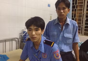 Bảo vệ Trần Đình Phúc bị đánh chấn thương đầu khi ngăn cản vụ “cướp” xác. Bảo vệ Trần Đình Phúc bị đánh chấn thương đầu khi ngăn cản vụ “cướp” xác.