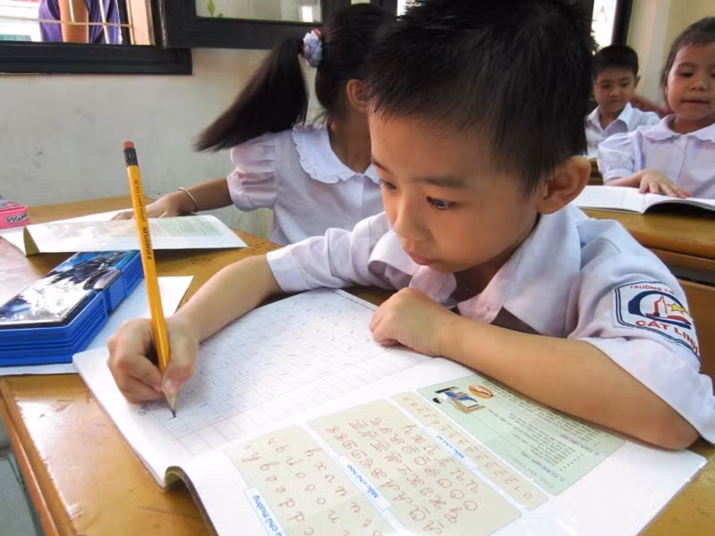 Nắn nót từ những nét chữ đầu tiên