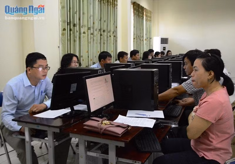 Thi thăng hạng giáo viên (Ảnh minh họa: baoquangngai.vn). Thi thăng hạng giáo viên (Ảnh minh họa: baoquangngai.vn).
