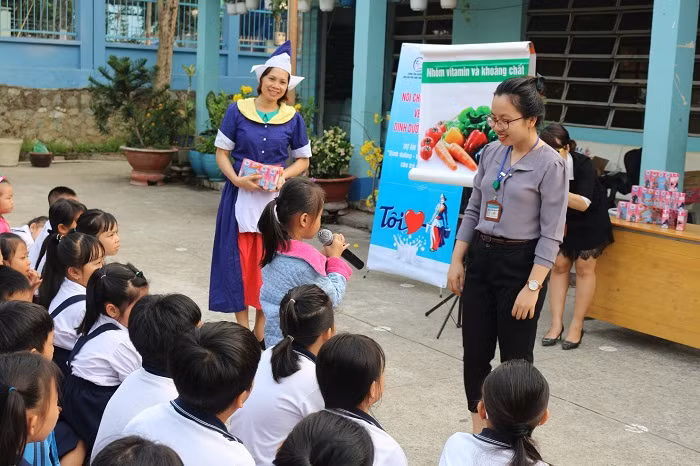 Tập đoàn FrieslandCampina luôn nỗ lực nâng cao chất lượng cuộc sống của người dân không chỉ bằng những sản phẩm dinh dưỡng mà còn đóng góp tích cực vào các hoạt động cộng đồng, đặc biệt là hoạt động dành cho phụ nữ và trẻ em. Tập đoàn FrieslandCampina luôn nỗ lực nâng cao chất lượng cuộc sống của người dân không chỉ bằng những sản phẩm dinh dưỡng mà còn đóng góp tích cực vào các hoạt động cộng đồng, đặc biệt là hoạt động dành cho phụ nữ và trẻ em.