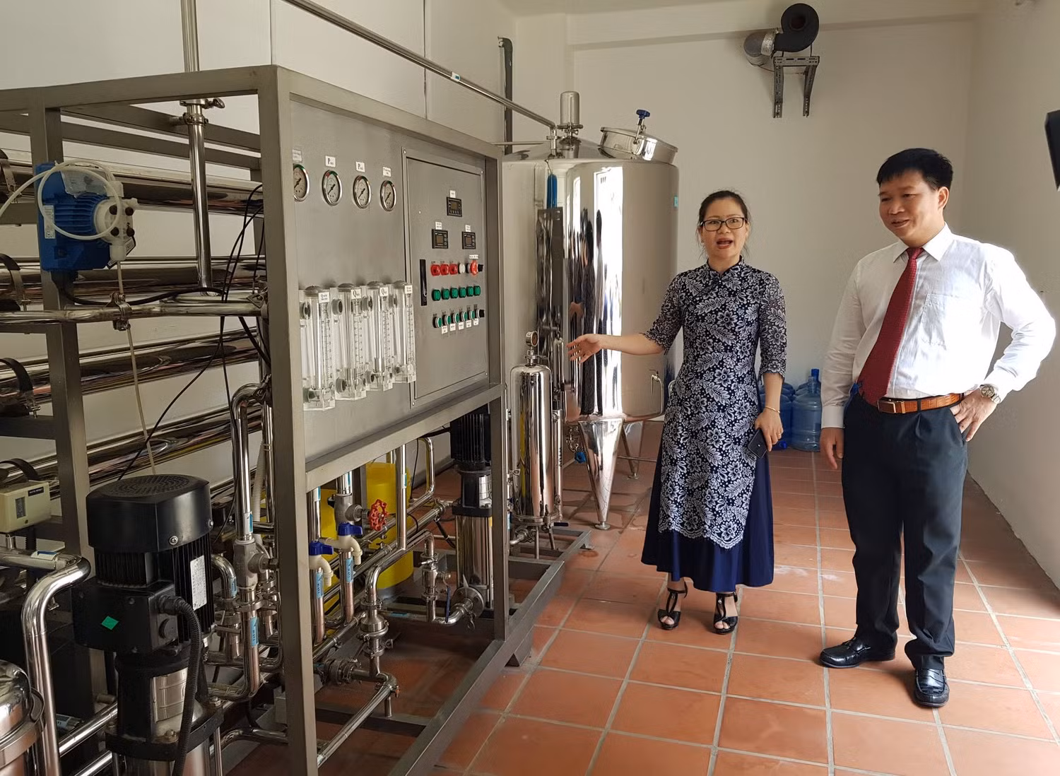 Hệ thống máy móc hiện đại, chuyên nghiệp trong các khâu sản xuất đạt GMP của Công ty Cổ phần Dược phẩm Gia Nguyễn. Ảnh: Minh Chí.