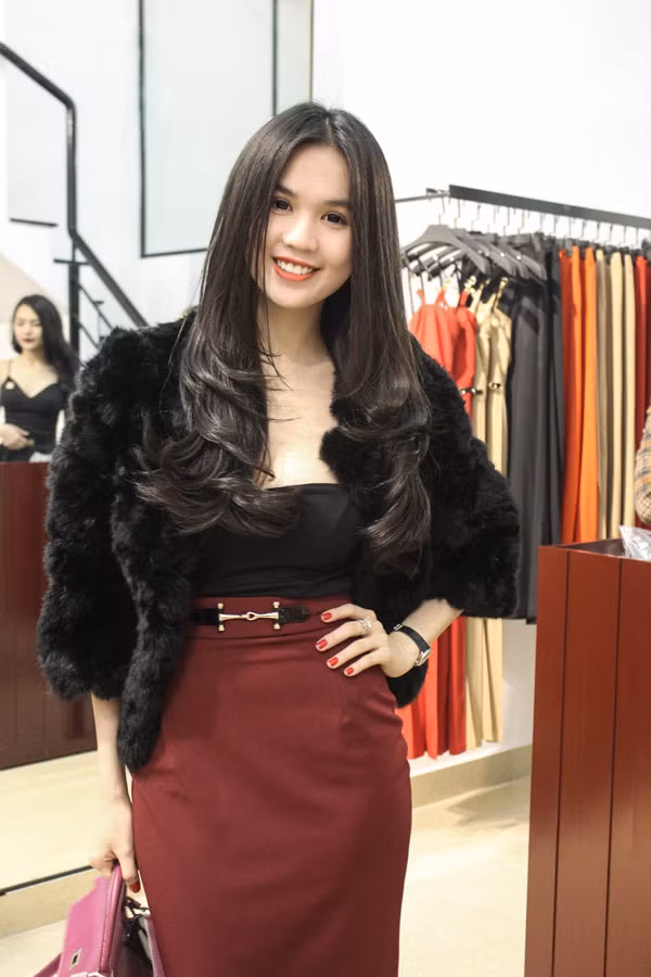 Ngọc Trinh bày tỏ rất thích thú với công việc kinh doanh. Ngọc Trinh bày tỏ rất thích thú với công việc kinh doanh.
