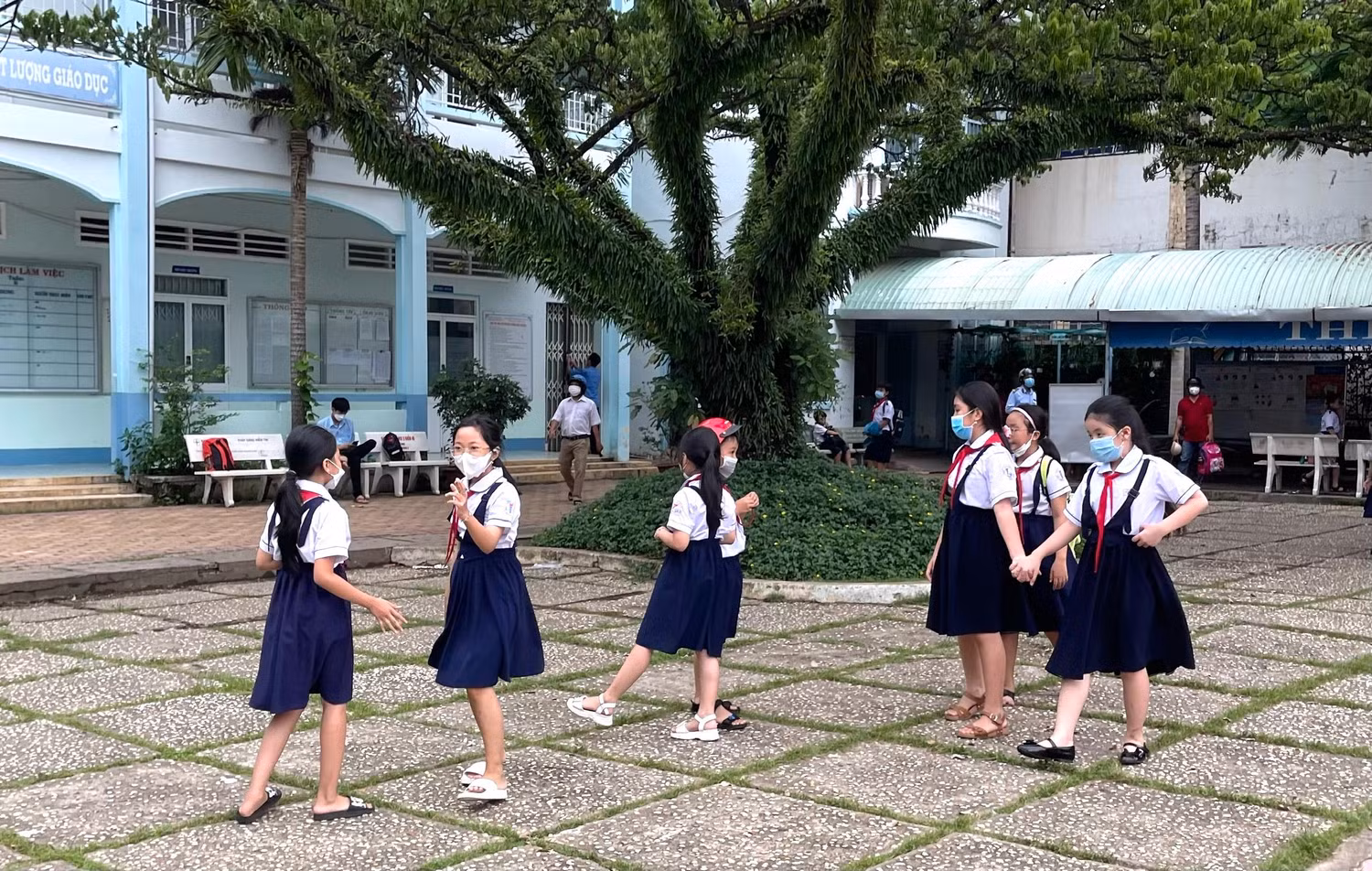 Giờ ra chơi của học sinh Trường Tiểu học Hồng Bàng (thành phố Rạch Giá, tỉnh Kiên Giang).