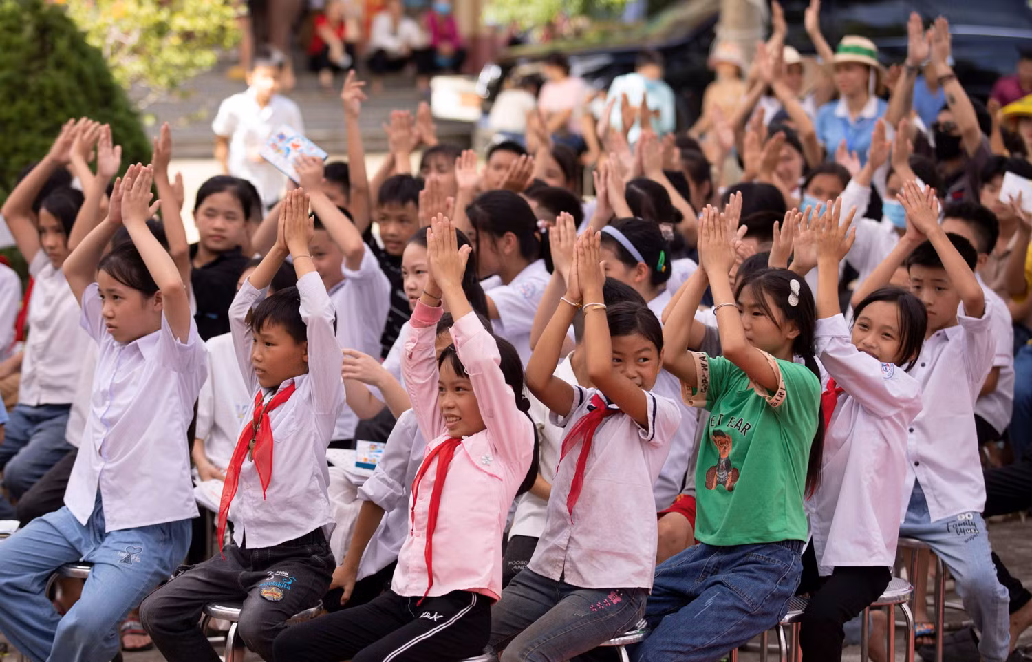 Hàng trăm học sinh dân tộc thiểu số trên địa bàn xã Bản Vược hào hứng với những hoạt động ý nghĩa đón Trung thu. Hàng trăm học sinh dân tộc thiểu số trên địa bàn xã Bản Vược hào hứng với những hoạt động ý nghĩa đón Trung thu.