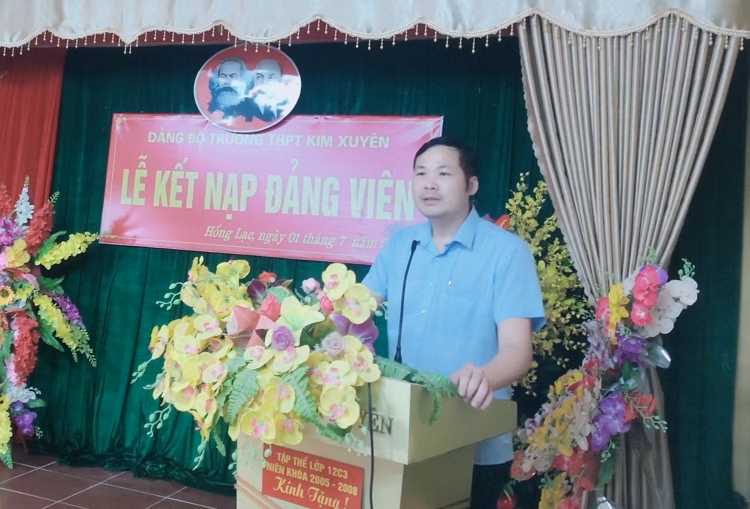 Thầy Lý Văn Công (Hiệu trưởng Trường Trung học phổ thông Kim Xuyên). (Ảnh: NTCC).
