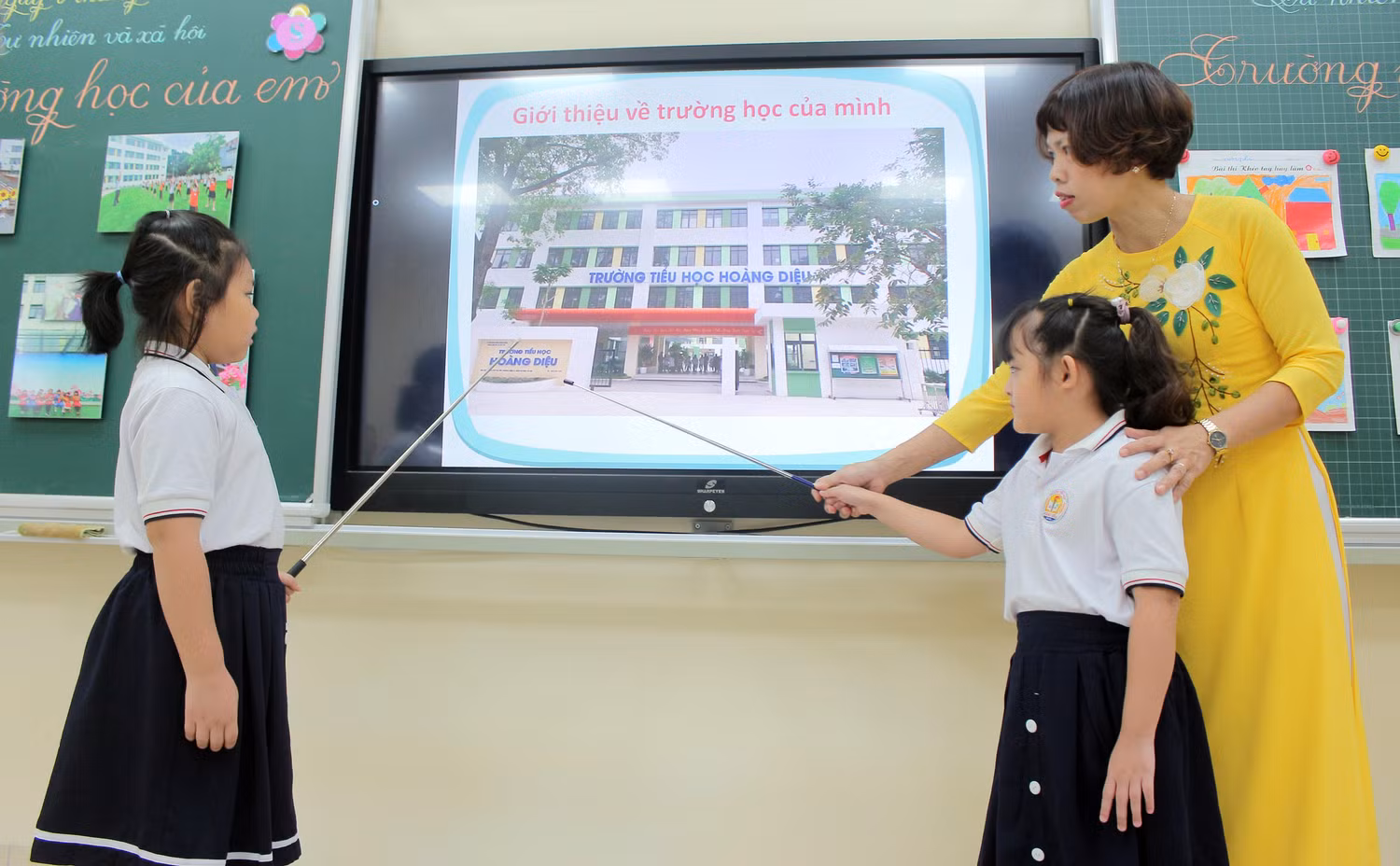 Chính sự trân trọng của xã hội, ghi nhận và vị thế công việc mới là động lực để thu hút sự quan tâm, nuôi dưỡng và duy trì nhiệt tình của các bạn trẻ đối với nghề giáo - Phó Giáo sư, Tiến sĩ Đào Đăng Phượng nhấn mạnh. Ảnh minh họa: Ngân Chi.