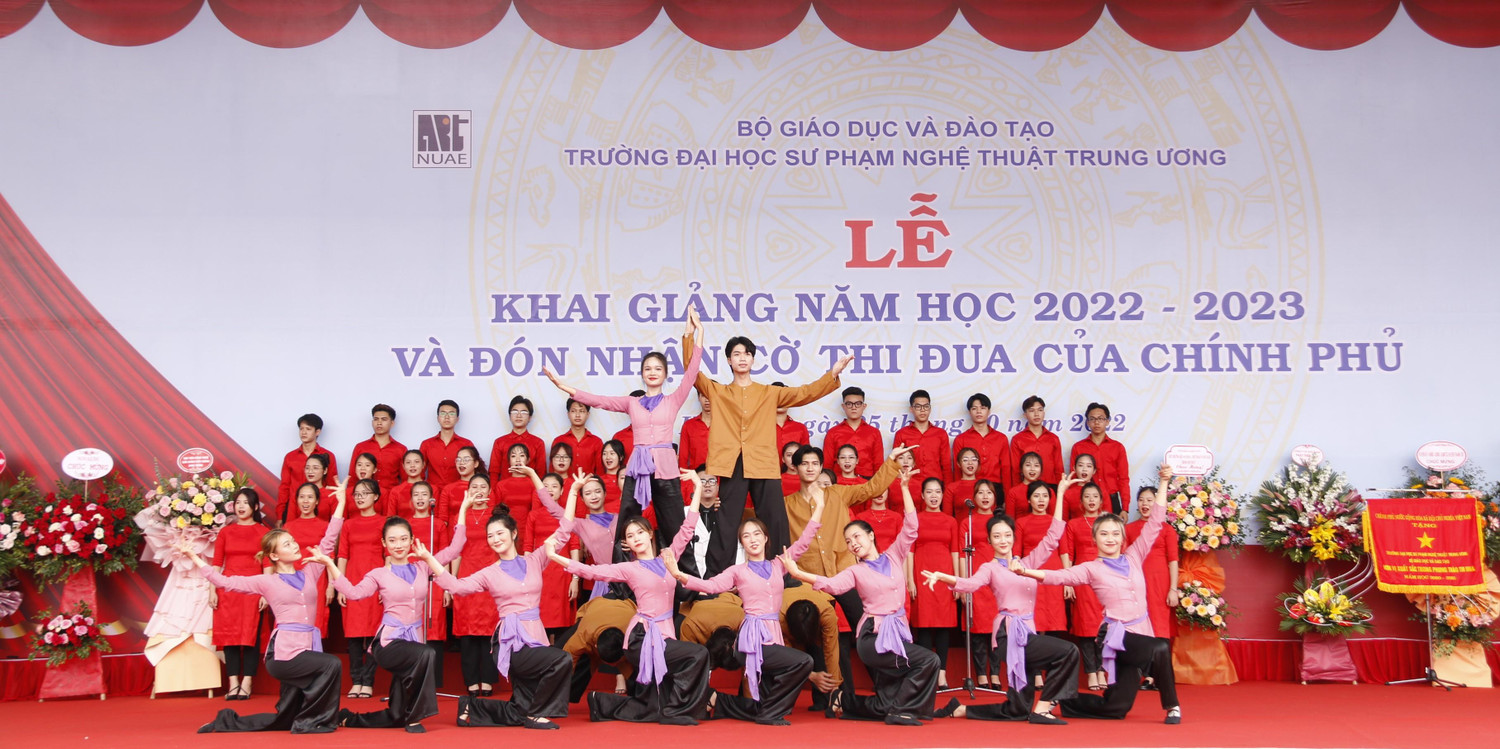 Các tiết mục văn nghệ dược dàn dựng, biểu diễn công phu, chuyên nghiệp.