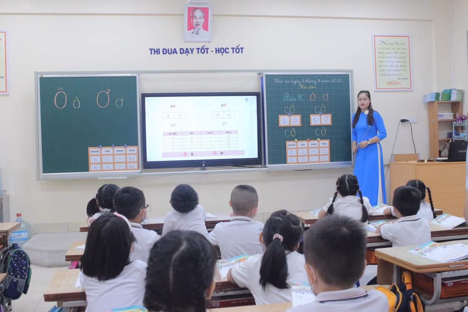 Năm học 2022-2023 đã bắt đầu được khoảng 3 tháng, song, khó khăn lớn nhất của các nhà trường vẫn là thiếu giáo viên. Ảnh minh họa: Mộc Trà. Năm học 2022-2023 đã bắt đầu được khoảng 3 tháng, song, khó khăn lớn nhất của các nhà trường vẫn là thiếu giáo viên. Ảnh minh họa: Mộc Trà.