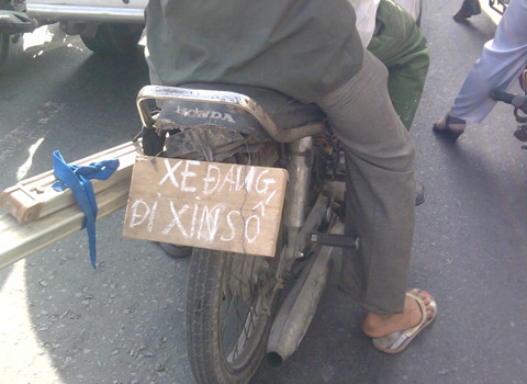 "Biển cực độc", chụp trên đường Cộng Hòa, TP. HCM. Ảnh: Nguyễn Hữu Hòa. "Biển cực độc", chụp trên đường Cộng Hòa, TP. HCM. Ảnh: Nguyễn Hữu Hòa.