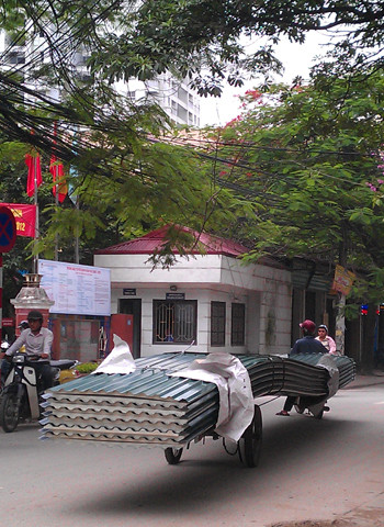 Chụp trên phố Thái Thịnh - Hà Nội. Ảnh: Đinh Bảo Việt. Chụp trên phố Thái Thịnh - Hà Nội. Ảnh: Đinh Bảo Việt.