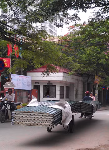 Chụp trên phố Thái Thịnh - Hà Nội. Ảnh: Đinh Bảo Việt.
