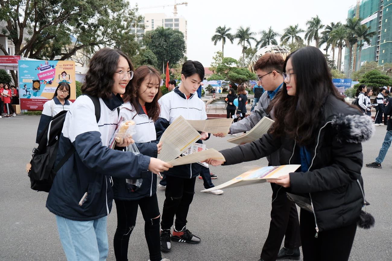 Các thí sinh nên lựa chọn nguyện vọng theo thế mạnh và sở thích của mình (Ảnh: Lã Tiến) Các thí sinh nên lựa chọn nguyện vọng theo thế mạnh và sở thích của mình (Ảnh: Lã Tiến)