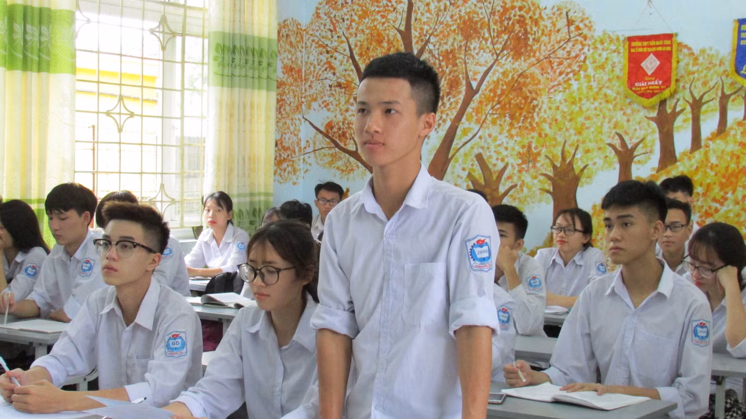 Em Nguyễn Tuấn Anh, lớp 12B1, Trường Trung học phổ thông Trần Nhân Tông là cán bộ lớp xuất sắc, gương mẫu, nhiệt tình trong các phong trào của lớp, của trường (Ảnh: Trần Thuyết) Em Nguyễn Tuấn Anh, lớp 12B1, Trường Trung học phổ thông Trần Nhân Tông là cán bộ lớp xuất sắc, gương mẫu, nhiệt tình trong các phong trào của lớp, của trường (Ảnh: Trần Thuyết)
