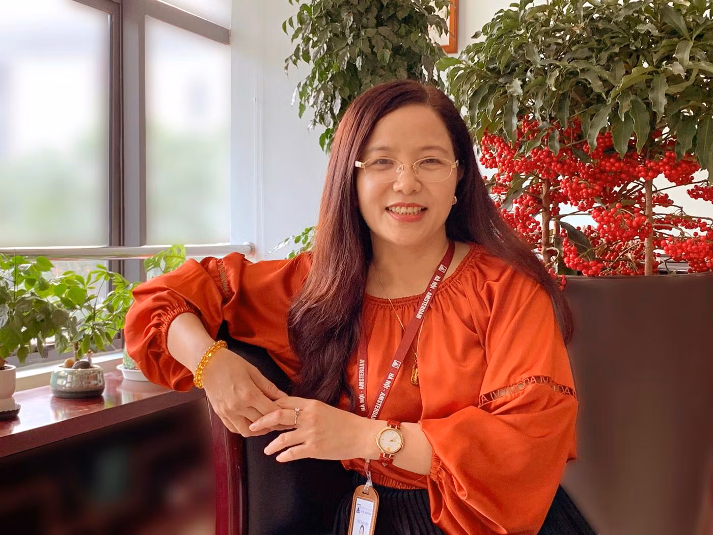 Cô Nguyễn Thị Kim Dung: "Theo tôi học kỳ I các con vẫn học bình thường đầy đủ, sau Tết chỉ nghỉ có một tháng và vẫn học trực tuyến, việc học này khá hiệu quả với học sinh lớp 9 chứ không phải như lớp 1 lớp 2 mà nói không học được. Ảnh: Tùng Dương. Cô Nguyễn Thị Kim Dung: "Theo tôi học kỳ I các con vẫn học bình thường đầy đủ, sau Tết chỉ nghỉ có một tháng và vẫn học trực tuyến, việc học này khá hiệu quả với học sinh lớp 9 chứ không phải như lớp 1 lớp 2 mà nói không học được. Ảnh: Tùng Dương.