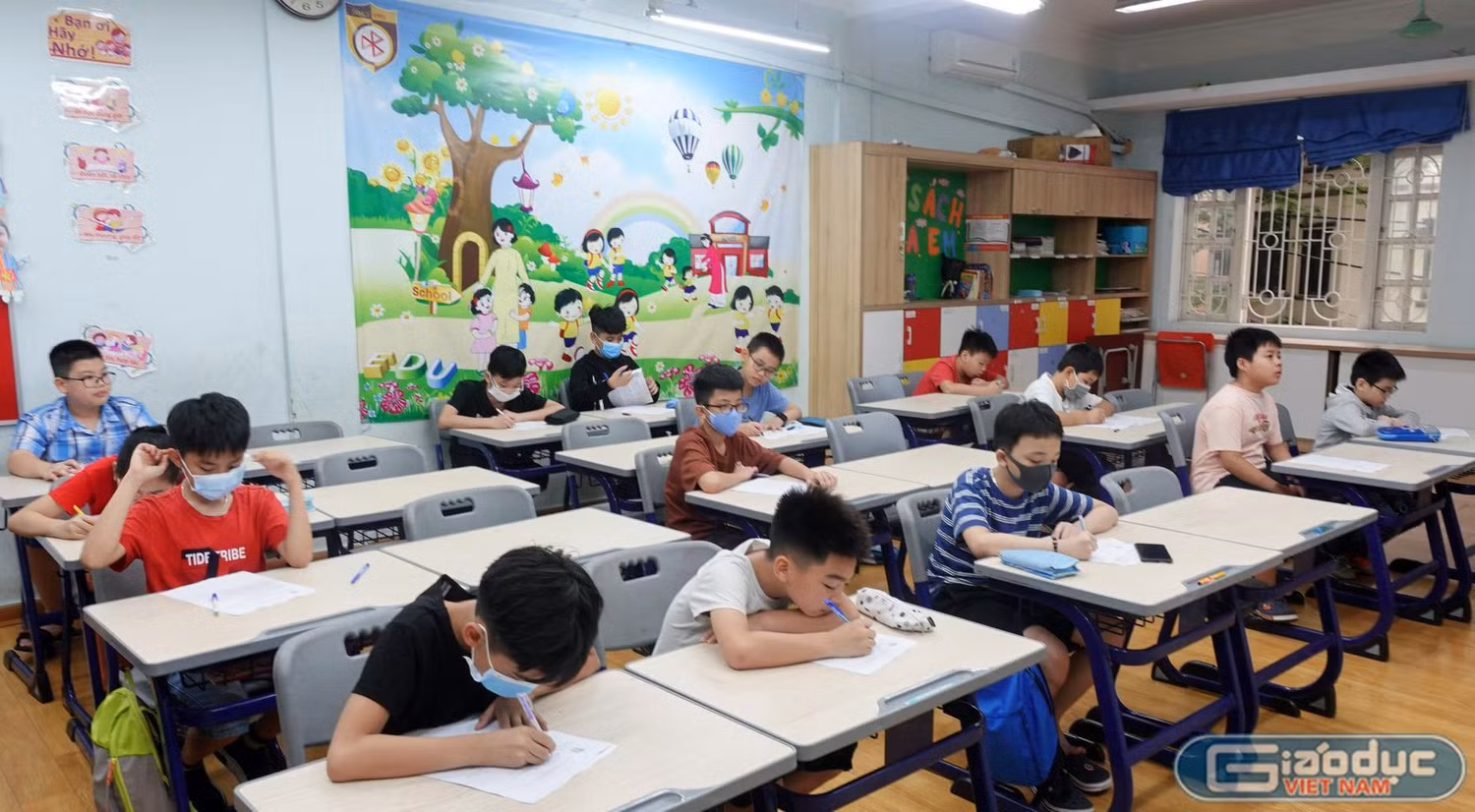 Nhiều gia đình cho con theo luyện IELTS với phong cách học theo kiểu bài viết có sẵn cấu trúc, các con sẽ lắp ghép vào với nhau, như vậy sẽ mất bản chất thật. Ảnh minh họa: T.D.