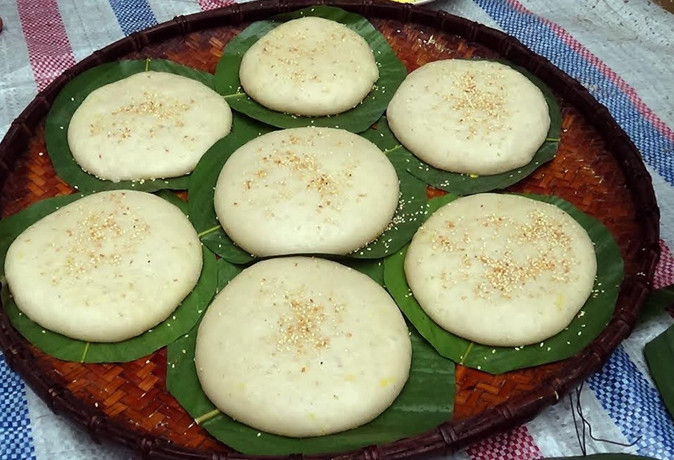 Bánh dày, món ăn không thể thiếu của người H'Mông trong dịp Tết. Ảnh: G.H.