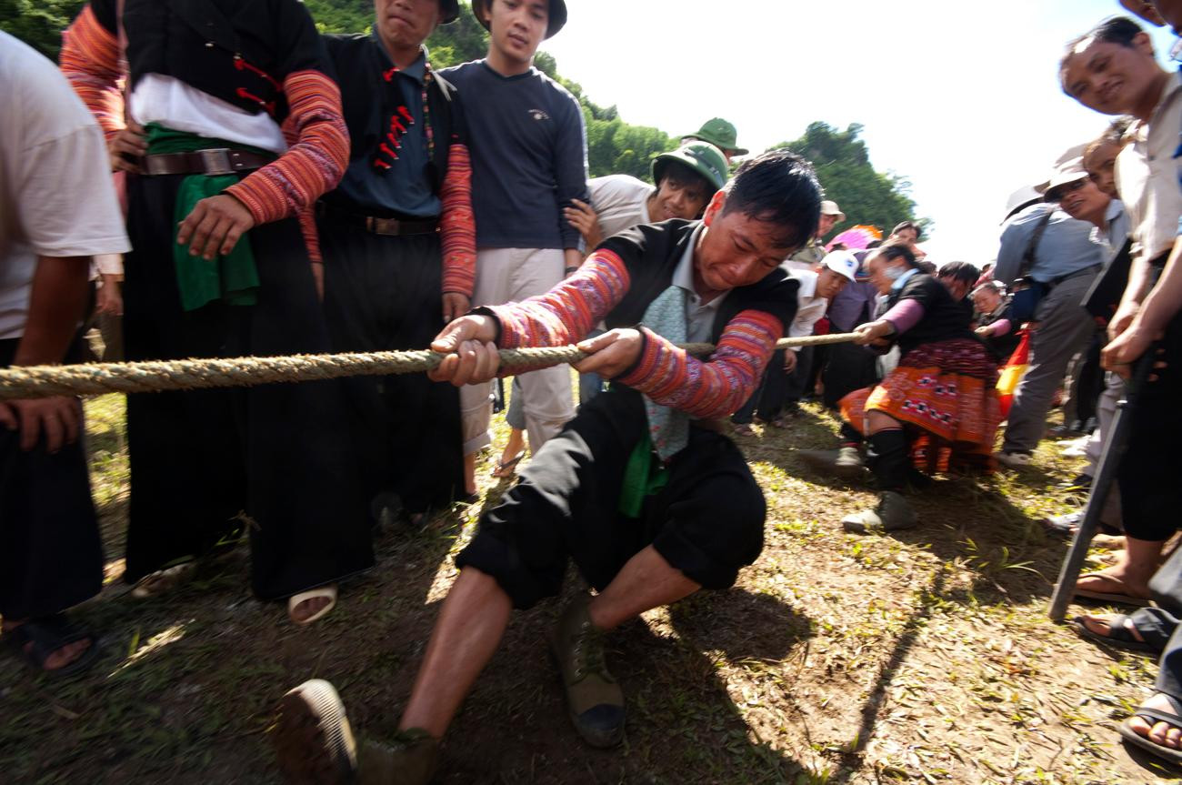 Những hoạt động thể thao trong ngày Tết của người dân tộc H'Mông. Ảnh: Tùng Dương.