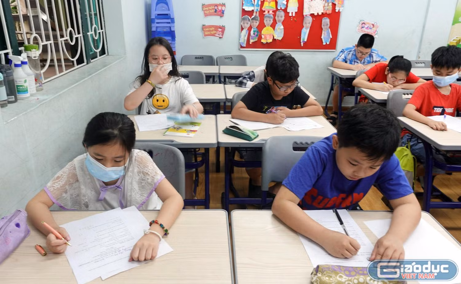 Luyện IELTS quá sớm sẽ khiến trẻ bị “ép” tiếp nhận những vấn đề xã hội phức tạp mà ngay chính bản thân các em cũng chưa hề trải nghiệm. Điều này sẽ gây ra những tác động tiêu cực, làm ảnh hưởng tới hứng thú học ngôn ngữ, thậm chí có thể dẫn tới tâm lý sợ học tiếng Anh. Ảnh minh họa: T.D.
