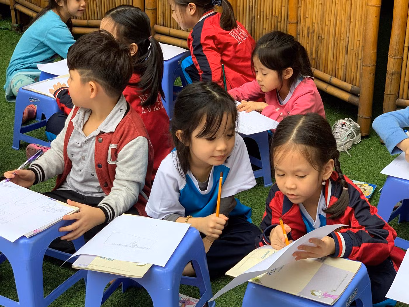 Học sinh Trường Nguyễn Bỉnh Khiêm (Cầu Giấy, Hà Nội) trong giờ ngoại khóa. Ảnh minh họa: Tùng Dương.