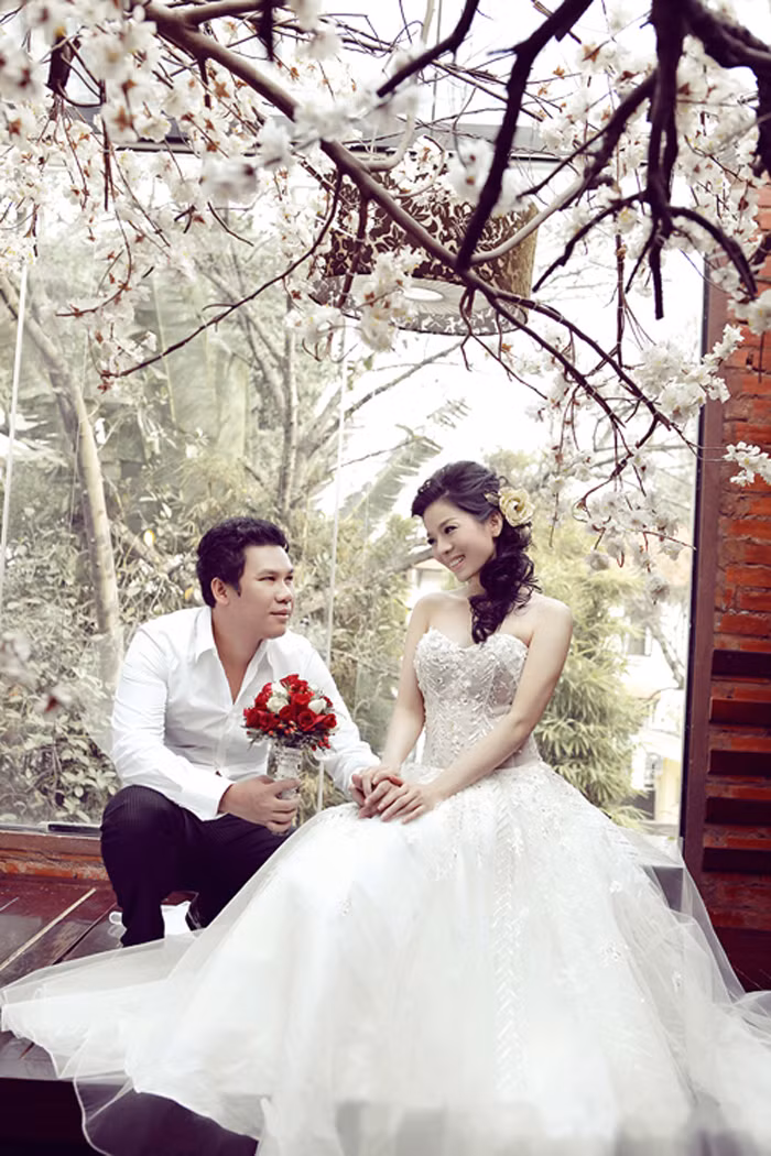 11.Lệ Quyên Ai nói mang bầu là mất đẹp? Lệ Quên chứng tỏ cho mọi người thấy rằng, ngay cả khi mang bầu, người phụ nữ mặc váy cưới vẫn rất xinh đẹp. 11.Lệ Quyên Ai nói mang bầu là mất đẹp? Lệ Quên chứng tỏ cho mọi người thấy rằng, ngay cả khi mang bầu, người phụ nữ mặc váy cưới vẫn rất xinh đẹp.
