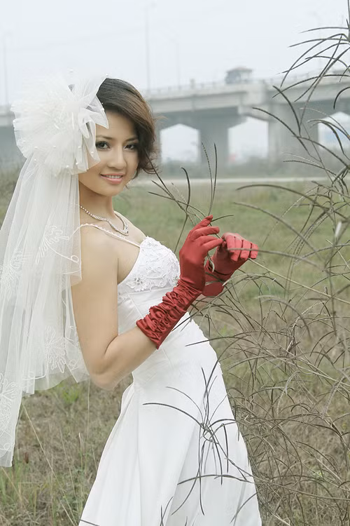 6.Trần Thị Quỳnh Mộc mạc như một đóa đồng nội, Hoa hậu thể thao mang đến cho người đối diện cảm giác cứ muốn ngắm nhìn mãi không thôi. Vừa lên xe hoa cách đây không lâu, Trần Thị Quỳnh tạm gác công việc trong một thời gian để vun đắp cho tổ ấm yêu thương. 6.Trần Thị Quỳnh Mộc mạc như một đóa đồng nội, Hoa hậu thể thao mang đến cho người đối diện cảm giác cứ muốn ngắm nhìn mãi không thôi. Vừa lên xe hoa cách đây không lâu, Trần Thị Quỳnh tạm gác công việc trong một thời gian để vun đắp cho tổ ấm yêu thương.