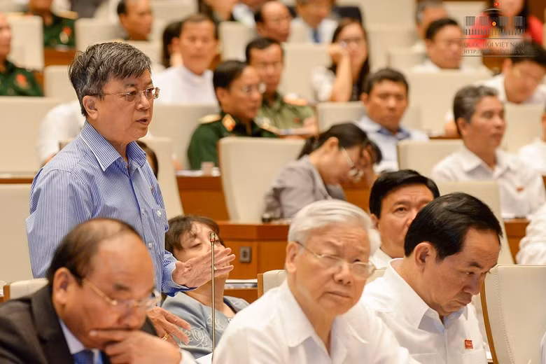 Đại biểu Quốc hội Trương Trọng Nghĩa tiếp tục đề nghị xây dựng Luật Biểu tình nhằm bảo đảm quyền của công dân theo Hiến pháp. ảnh: Trung tâm thông tin Quốc hội. Đại biểu Quốc hội Trương Trọng Nghĩa tiếp tục đề nghị xây dựng Luật Biểu tình nhằm bảo đảm quyền của công dân theo Hiến pháp. ảnh: Trung tâm thông tin Quốc hội.
