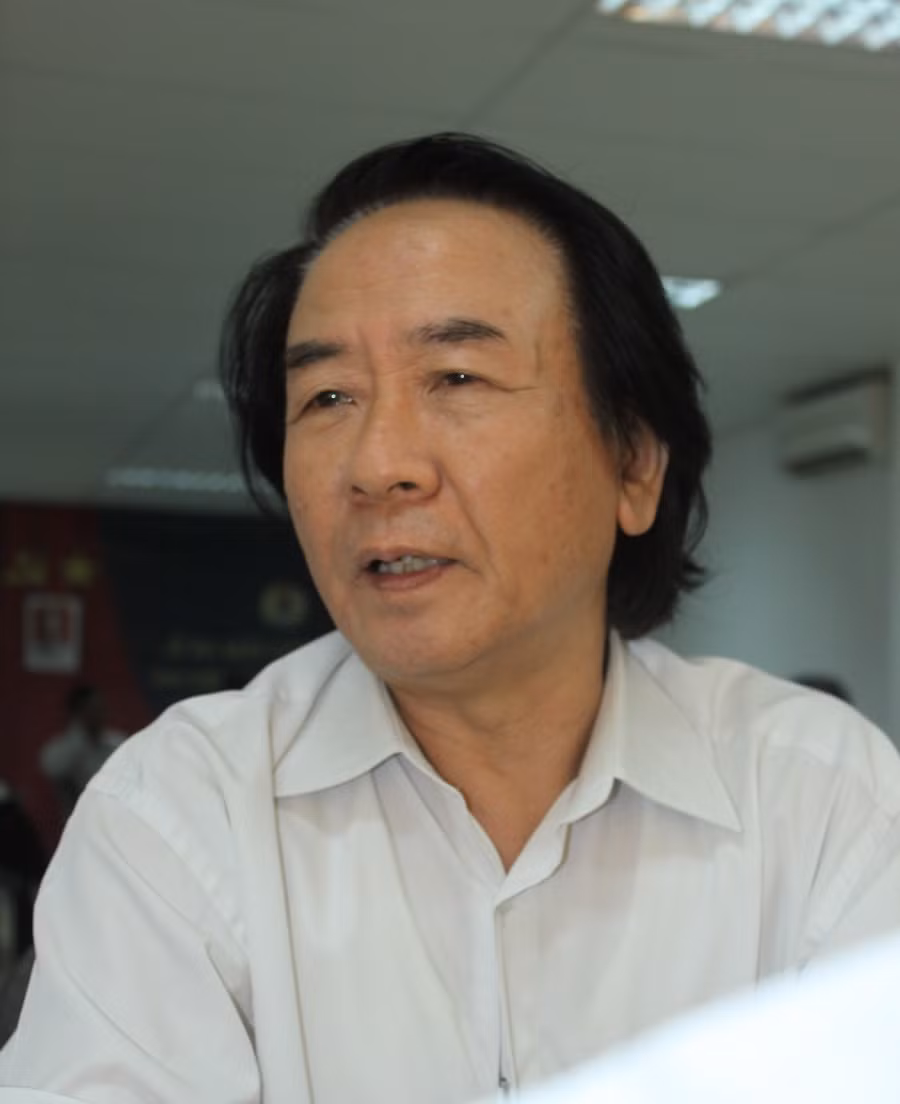 TS.Nguyễn Xuân Thủy nhận định, giải pháp quan trọng nhất là phải đầu tư hạ tầng giao thông tốt, phát triển các loại phương tiện công cộng cần thiết để tạo thành hệ thống giao thông hiện đại thì mới giải quyết được tận gốc vấn nạn ùn tắc. ảnh: GDVN. TS.Nguyễn Xuân Thủy nhận định, giải pháp quan trọng nhất là phải đầu tư hạ tầng giao thông tốt, phát triển các loại phương tiện công cộng cần thiết để tạo thành hệ thống giao thông hiện đại thì mới giải quyết được tận gốc vấn nạn ùn tắc. ảnh: GDVN.