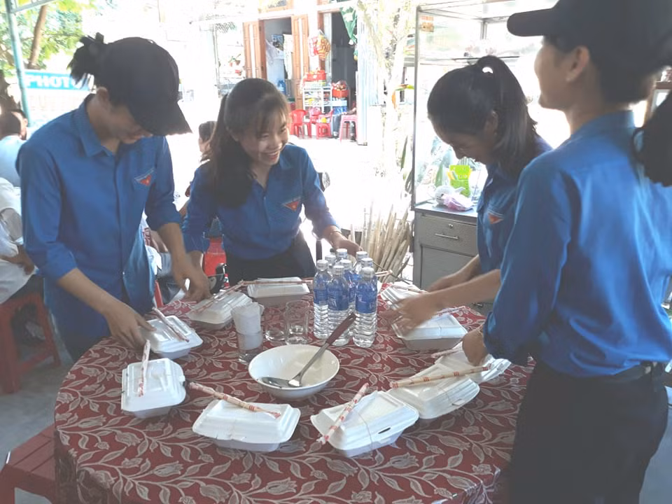 Nụ cười của các tình nguyện viên. Nụ cười của các tình nguyện viên.