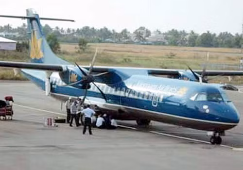 Chiếc ATR-72 cùng loại với chiếc máy bay gặp sự cố khi hạ cánh xuống sân bay Đà Nẵng chiều 21/10. Ảnh minh họa.