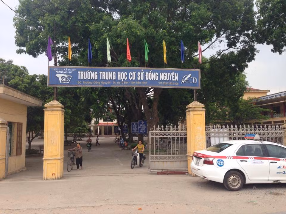 Hôm nay 13/3, học sinh Trường THCS Đồng Nguyên (Từ Sơn, Bắc Ninh) được nghỉ học vì các thầy cô giáo đi tham quan tại Hà Nội. Ảnh: FB Trường Đồng Nguyên. Hôm nay 13/3, học sinh Trường THCS Đồng Nguyên (Từ Sơn, Bắc Ninh) được nghỉ học vì các thầy cô giáo đi tham quan tại Hà Nội. Ảnh: FB Trường Đồng Nguyên.