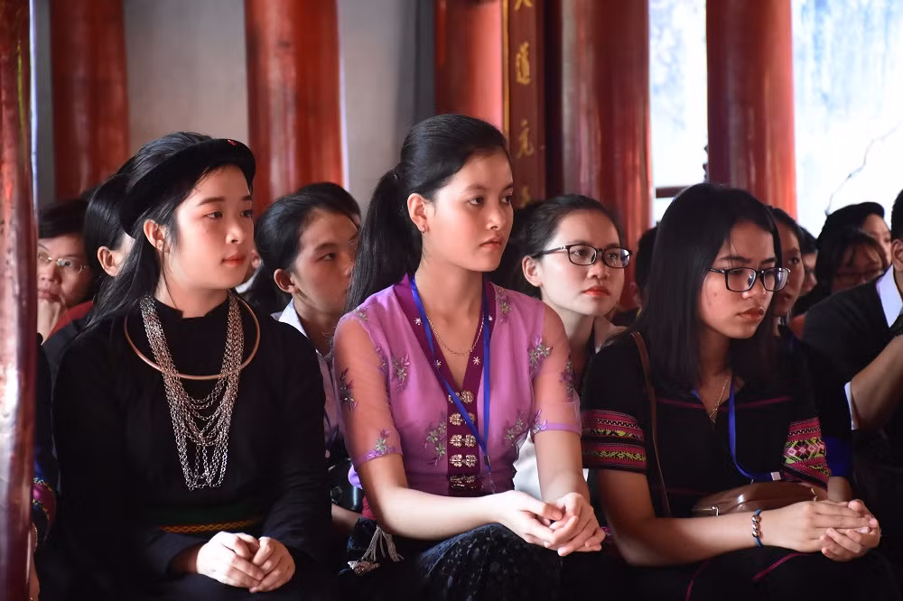 Các học sinh tiêu biểu được vinh danh đều có thành tích học tập tốt, đạt nhiều kết quả cao trong các kỳ thi quốc gia, các cuộc thi sáng tạo khoa học kỹ thuật. Các học sinh tiêu biểu được vinh danh đều có thành tích học tập tốt, đạt nhiều kết quả cao trong các kỳ thi quốc gia, các cuộc thi sáng tạo khoa học kỹ thuật.