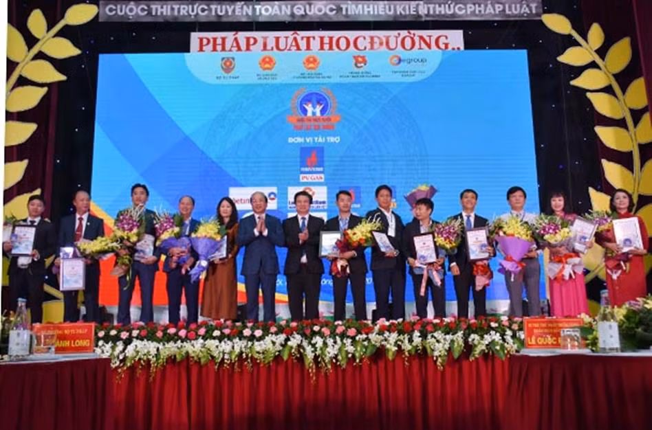 Tổng công ty Khí Việt Nam - PV GAS thể hiện trách nhiệm với cộng đồng qua cuộc thi “pháp luật học đường”.